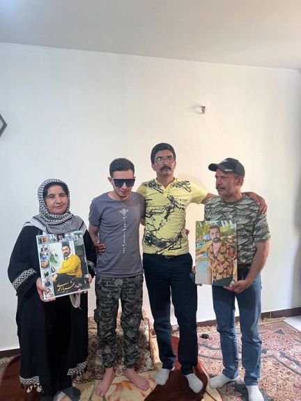 خانوادههای معترضان کشته و اعدام شده با حسین نادربیگی، معترض نابینا شده، دیدار کردند