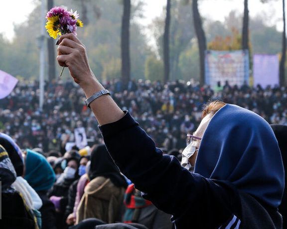همزمان با حکومت نظامی اصفهان، ائمه جمعه مردم معترض را «مزدور» خواندند
