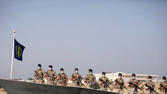 برگزاری مانور ارتش جمهوری اسلامی در آستانه مذاکرات هستهای