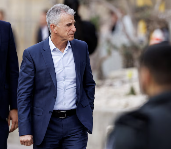 رئیس موساد و نخست‌وزیر قطر برای آزادی ۱۰ گروگان در ازای آتش‌بس دو ماهه گفت‌وگو کردند