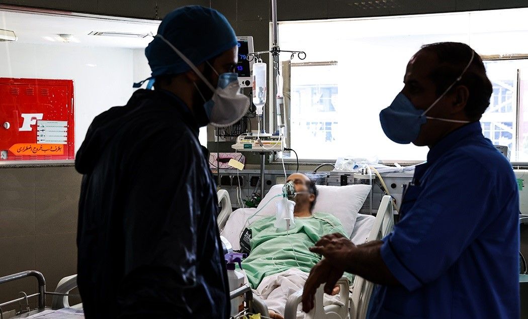 شیوع گسترده اومیکرون در ایران؛ اختلاف مقام‌ها بر سر قرنطینه هوشمند یا محدودیت کامل