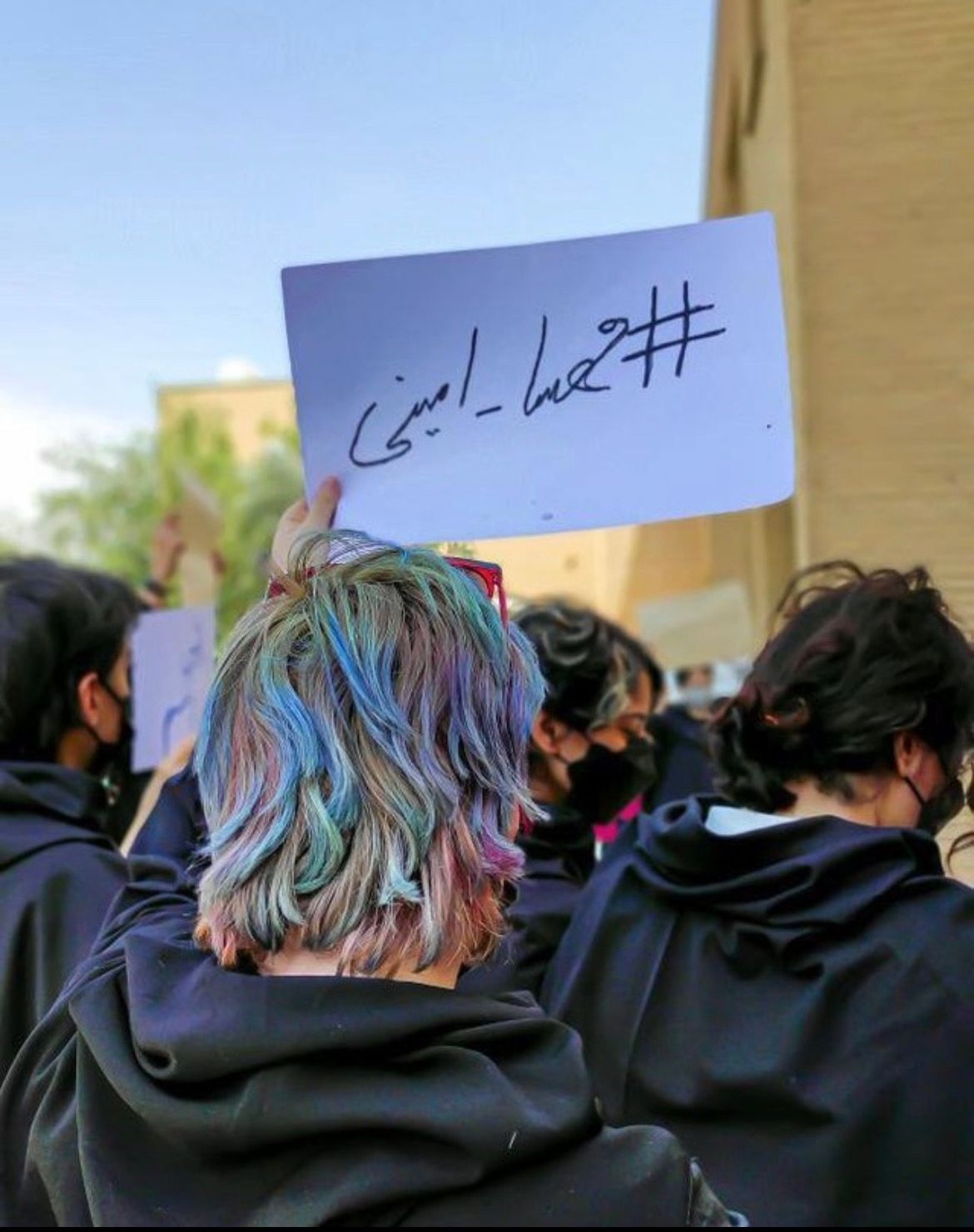 گسترش حمایت‌های جهانی از اعتراضات ایران و پیشاهنگی زنان در مبارزات