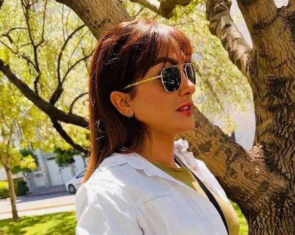 أكثر من 70 ناشطًا مدنيًا وسياسياً يطالبون سجينة إيرانية بإنهاء إضرابها عن الطعام