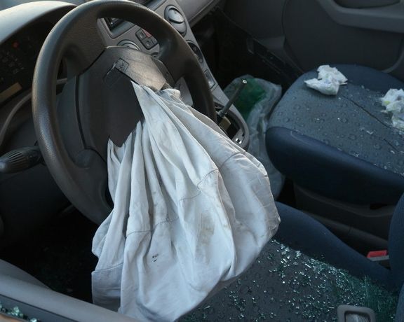 عضو هیات رئیسه مجلس: خودروسازان داخلی به جای ایربگ، پلاستیک گذاشتهاند