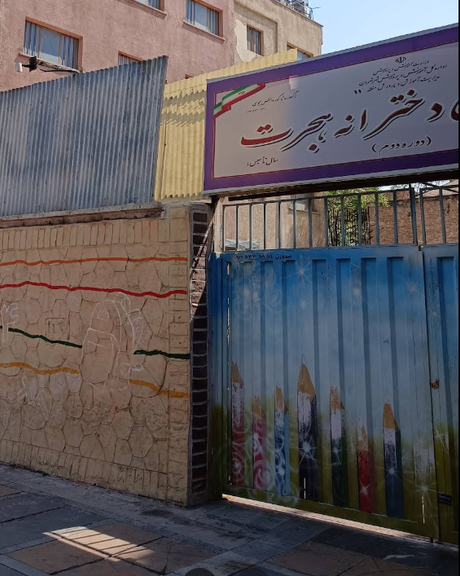 The easternmost entrance to the tunnel complex appears to lie beneath the Jami multi-story parking garage, directly next to Hejrat Girls’ Elementary School.