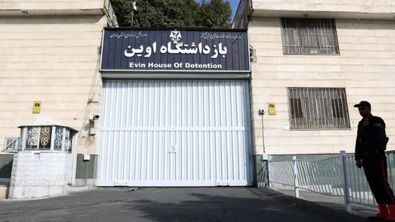 بند زنان اوین با اعتصاب غذای ۱۰ زندانی قزلحصار در اعتراض به اعدامها همراه شد