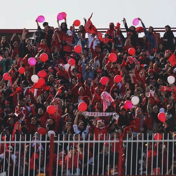 به بهانه فقدان زیرساخت؛ سازمان لیگ میزبانی تراکتور از تماشاگران زن را ممنوع کرد