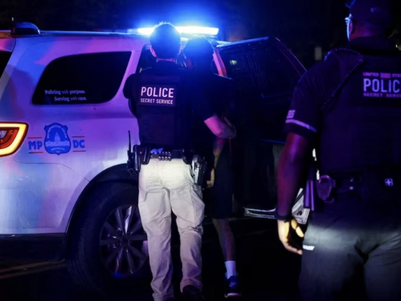 دولت ترامپ بهطور موقت از فرماندهی پلیس واشینگتن چشم پوشید