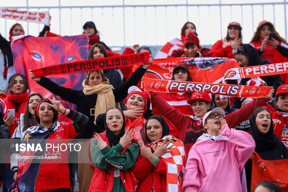 مجوز در آخرین دقایق صادر شد؛ حضور زنان در بازی ذوب آهن و پرسپولیس، البته فقط ۳۶۴ نفر