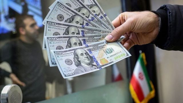 یک اقتصاددان در ایران: نرخ دلار تا پایان سال می‌تواند بین ۲۵ تا ۵۰درصد افزایش یابد