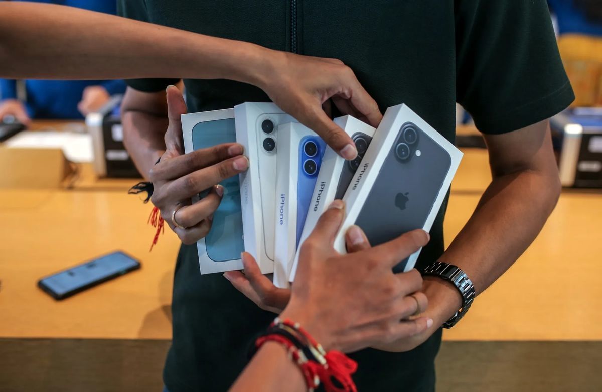 درآمد گمرک از واردات آیفون: ۴۴ درصد بهای هر گوشی به جیب دولت می‌رود