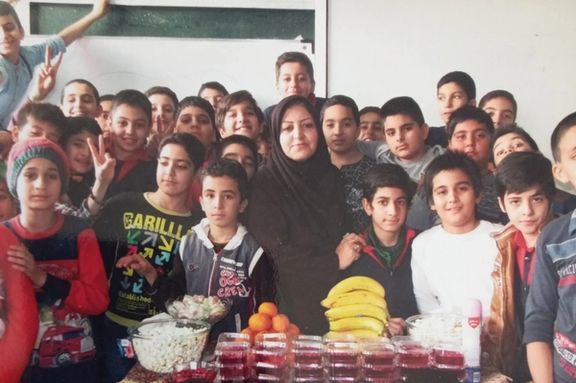 تبریک روز معلم مونا بختیاری به مادرش: ناهید شیرپیشه تنها معلم نبود بلکه معلمی را زندگی کرد