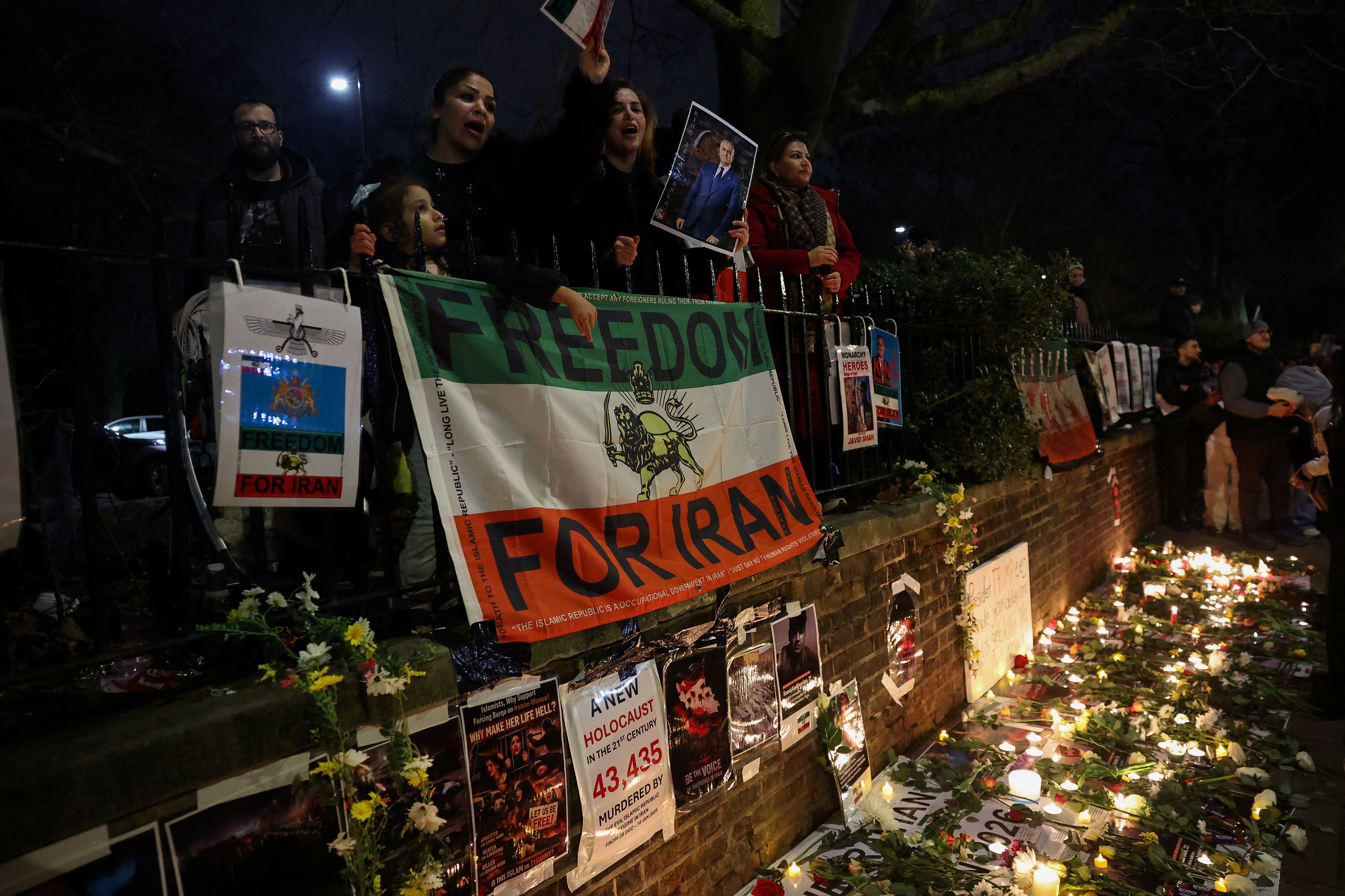 ایرانیان در نقاط مختلف جهان در حمایت از انقلاب ملی دست به تجمع زدند