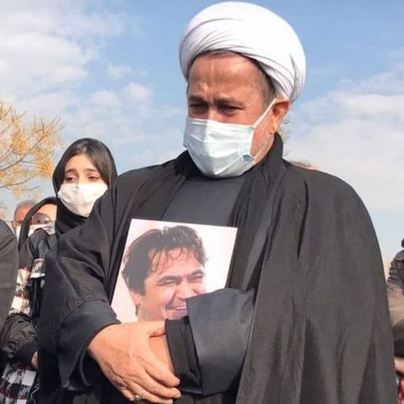 والد روح الله زم: على فرنسا والعراق وأستراليا إعلان موقفها من تهمة المشاركة في اعتقال ابني