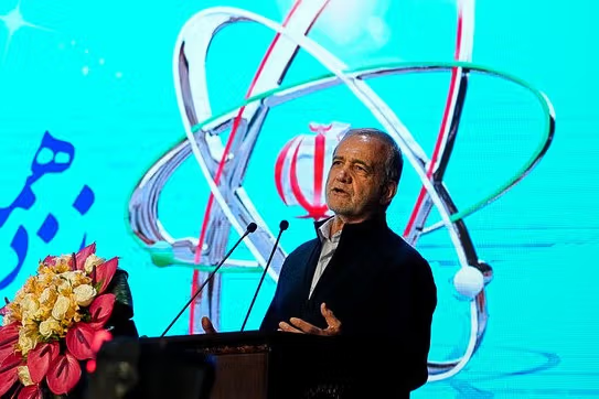 الرئيس الإيراني: سنعيد بناء المنشآت النووية المُدمّرة مجددًا و"بقوة أكبر"