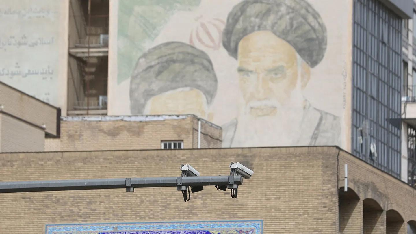 براندازی فرهنگی؛ آیا جامعه ایران در حال پوست‌اندازی است یا جمهوری اسلامی؟ 