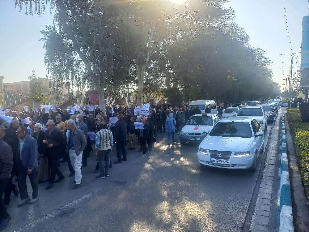 بازنشستگان در شهرهای مختلف با مطالبات معیشتی تجمع اعتراضی برگزار کردند