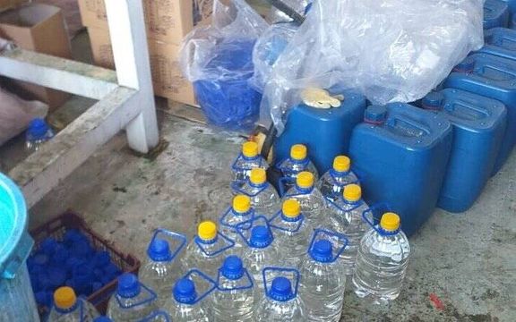 خبرگزاری تسنیم: ۹۰۰ لیتر مشروبات الکلی از یک آزمایشگاه در دانشگاه علوم پزشکی ایران کشف شد