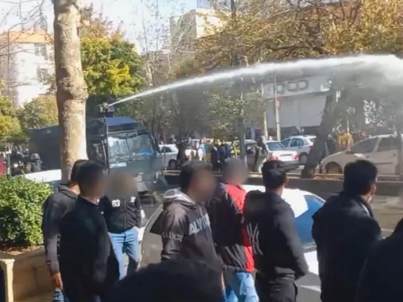 الأمن الإيراني يهاجم تجمعاً احتجاجيا للمتضررين من شركة لبيع السيارات