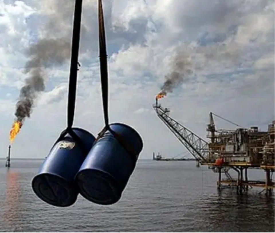 "وول ستریت جورنال": أميركا تخطط لفرض عقوبات على شبكة تبيع نفطا إيرانيا بعد خلطه بعراقي