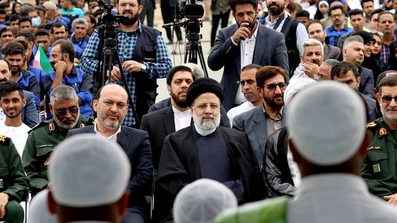 ابراهیم رئيسی: کارگران به من گفتند با وجود تحریمها هم میشود کار را جلو برد