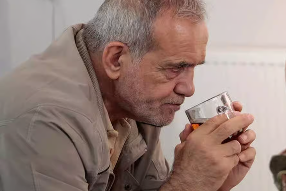 معاون تشریفات دولت: حضور نداشتن پزشکیان در شب اول شانگهای بهدلیل تعارف مشروبات الکلی بود