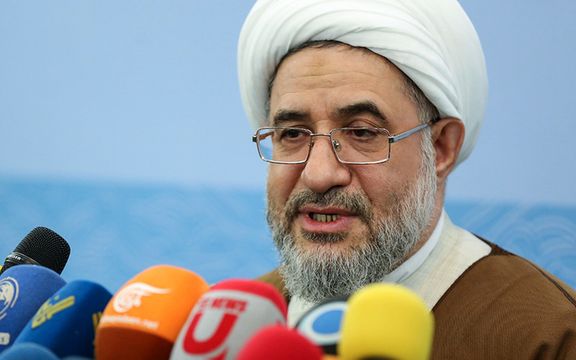 عضو مجلس خبرگان: کار اصلی حوزه علمیه دخالت در سیاست است