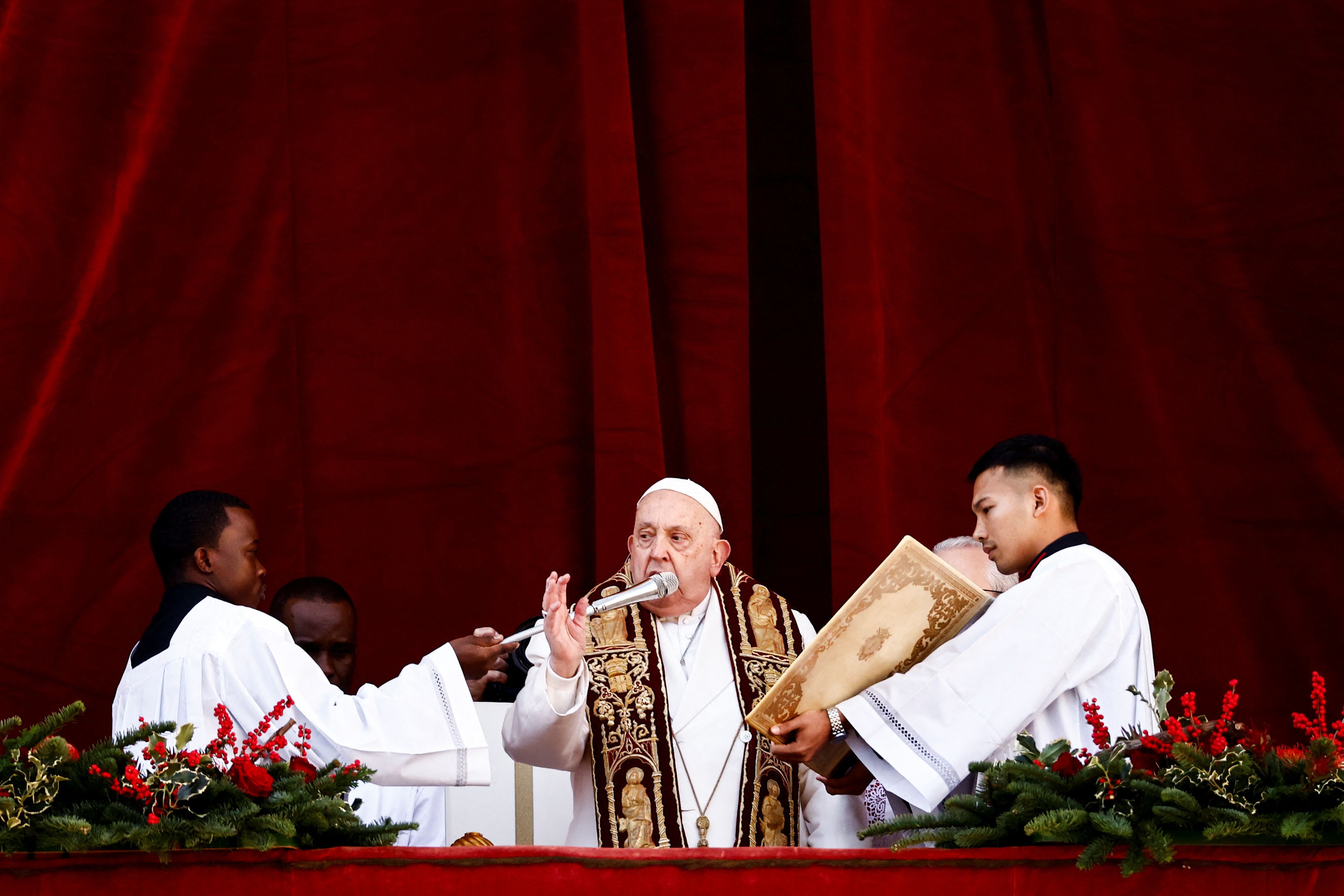 پاپ در پیام کریسمس خواستار خاموش شدن صدای اسلحه شد