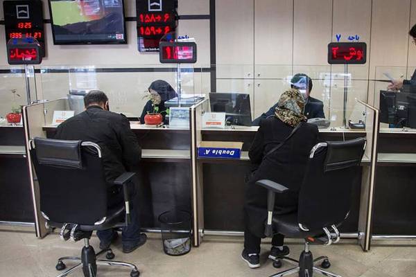 خلف وعده دولت، فشار مضاعف بر شهروندان؛ بانکها جریمه دیرکرد اقساط میگیرند