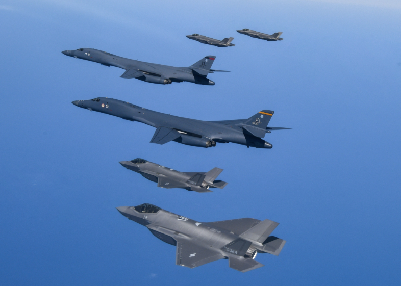 سی‌ان‌ان: ترامپ در حال بررسی حمله‌ای بزرگ به ایران است