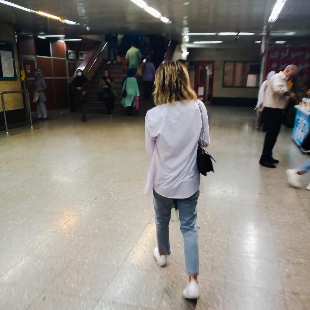 بالتوازي مع أسبوع النظام "للحجاب والعفة".. حملة وطنية ضد "الحجاب الإجباري" في شوارع إيران