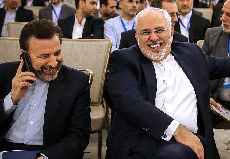 وزير الخارجية الإيراني السابق يصف تسريب ملف مقابلته بـ"المؤامرة".. ويستبعد ضبط المتورطين