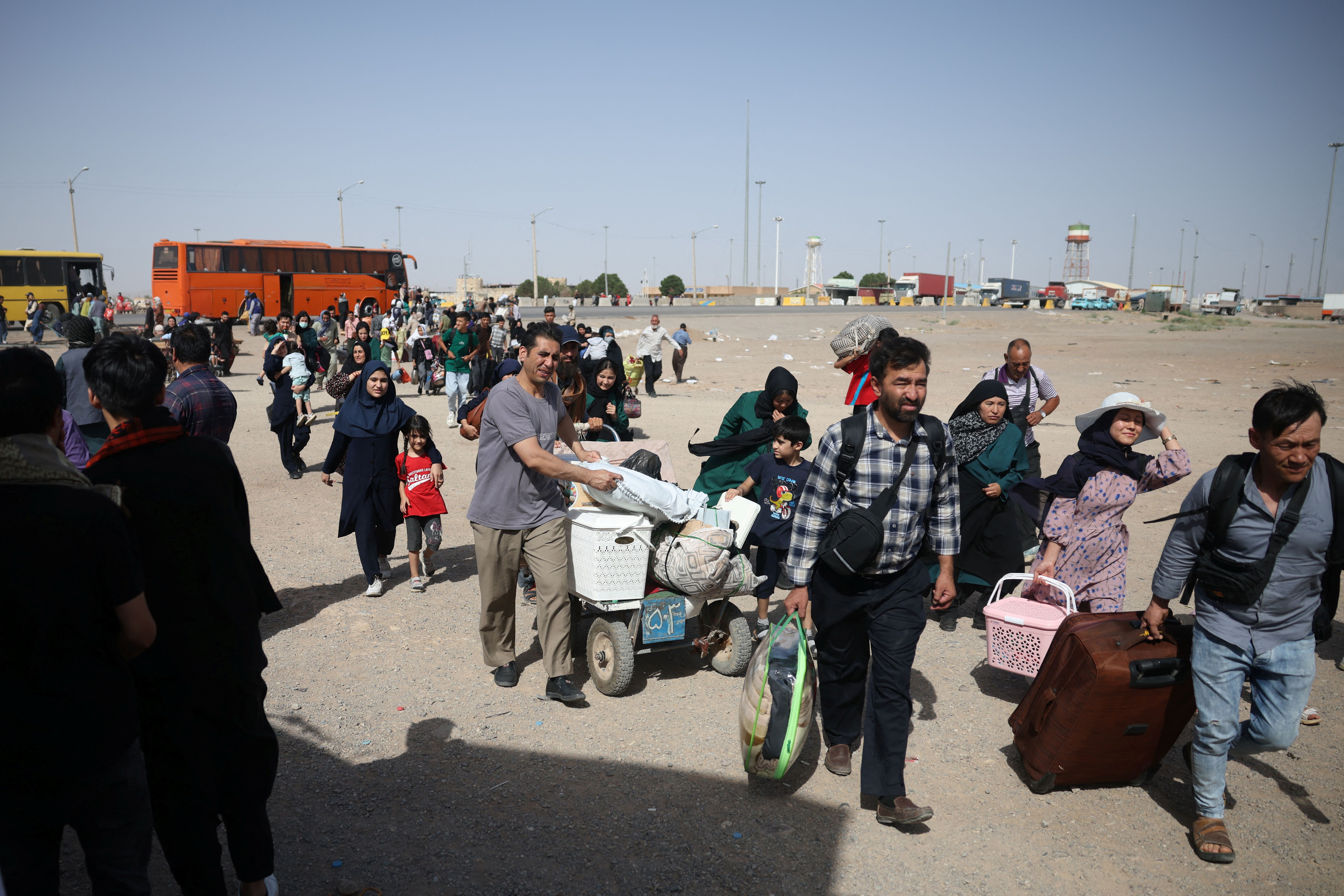 Iran border guards kill six Afghan migrants in Sistan-Baluchestan - Haalvsh