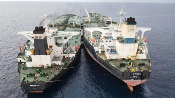 اندونزی نفتکش ایرانی توقیفشده را با ۱.۲ میلیون بشکه نفت خام به مزایده میگذارد