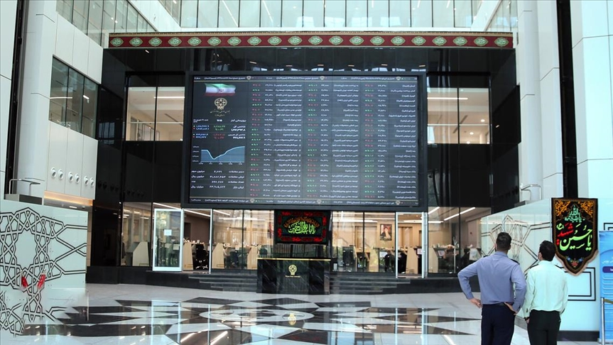 در رکوردی تاریخی، بیش از ۱۳ هزار و ۲۰۰ میلیارد تومان از بازار سهام تهران خارج شد