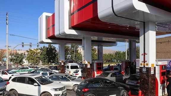 Long lines at Iran's gas stations as a result of a mysterious disruption. October 26, 2021