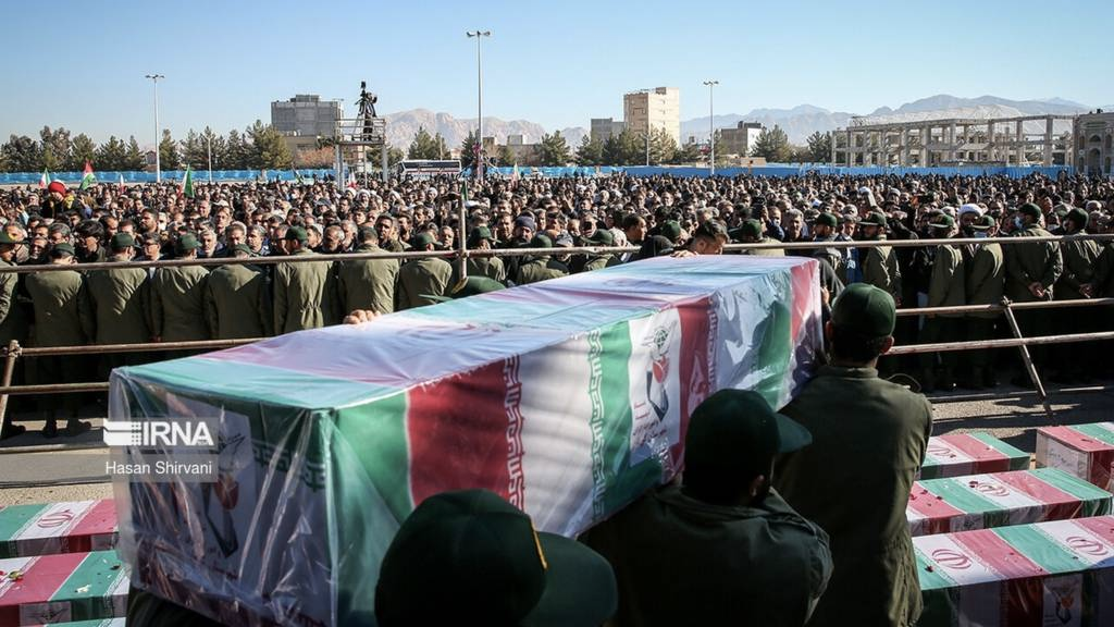 مصلای کرمان، جمعه ۱۵ دی، تشییع جنازه کشته‌شدگان انفجارهای کرمان