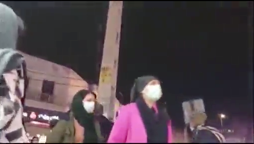 شعار مرگ بر دیکتاتور در شب ۲۲ بهمن، شعارهای مجاهدین خلق در فروشگاهی در فردیس