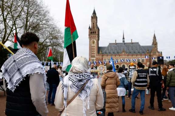 تجمع طرفداران فلسطین در مقابل ساختمان دیوان بینالمللی دادگستری
