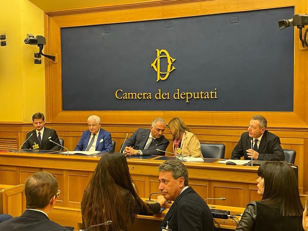 Exiled Prince In Italy To Garner Support For Iran Protests