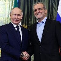 Russia gains from Iran war but risks more if it drags on