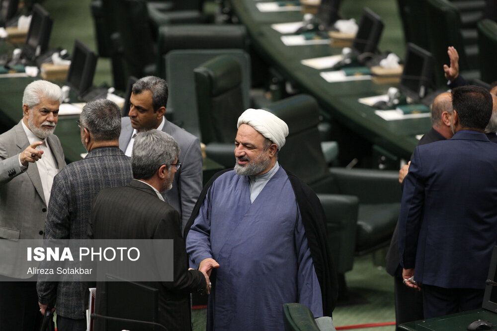  آغاز به کار دوازدهمین دوره مجلس شورای اسلامی همراه با هشدار خامنه‌ای