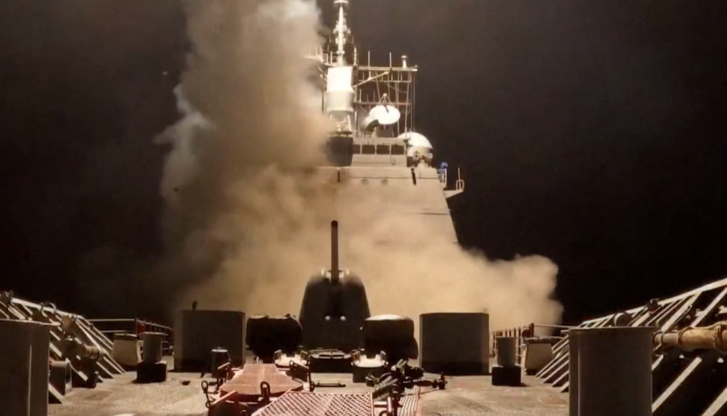 آمریکا در حملاتی گسترده، مواضع حوثی‌ها را هدف قرار داد