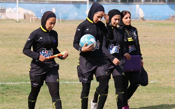 خبرگزاری ایسنا: داوران زن لیگ برتر فوتبال زنان لباس گرم ندارند