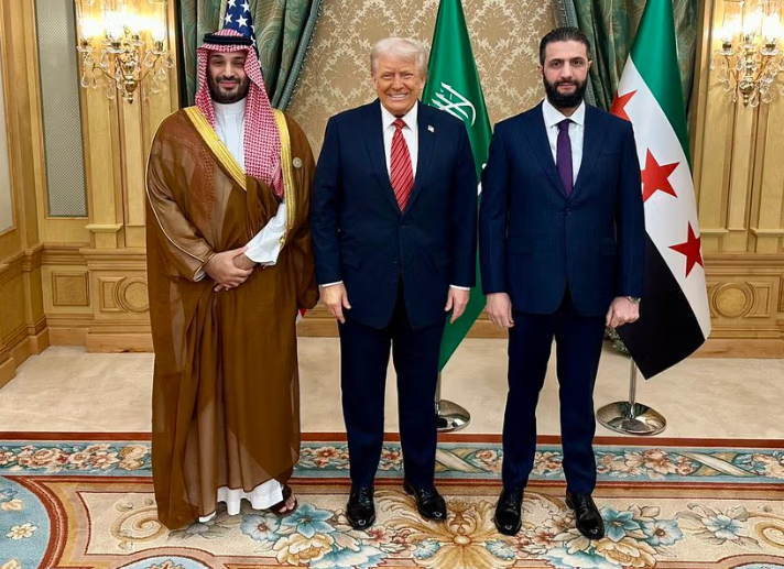 ترامپ: درباره به رسمیت شناختن دولت جدید سوریه از اسرائیل سوال نکردم