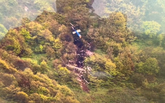 صحيفة إيرانية: سقوط مروحية رئيسي قرب أذربيجان يعزز فرضية ضلوع إسرائيل في الحادثة