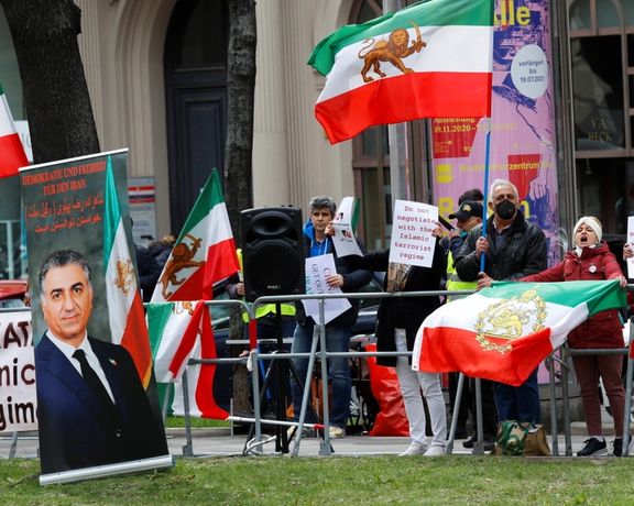 تلاش عباس عراقچی برای مواجه نشدن با مخالفان حکومت ایران در وین