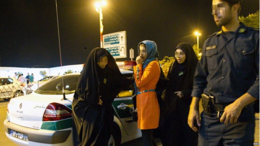 روز جهانی زن؛  دام قانون برای زنان ایرانی