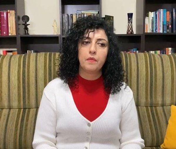 الناشطة الإيرانية المسجونة نرجس محمدي: تصاعد "العنف المنهجي المميت" ضد المتظاهرات السجينات