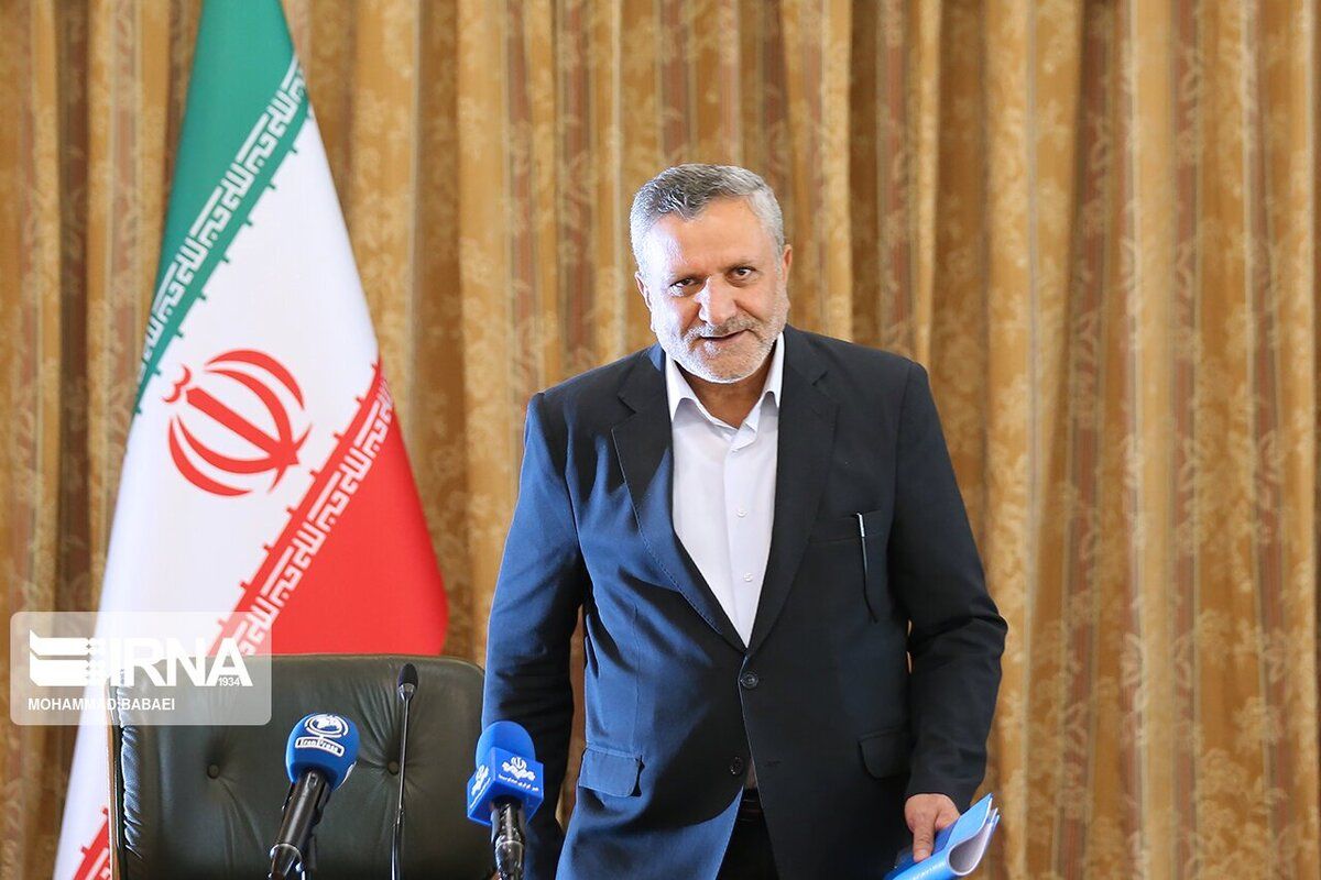 Iranians Call For Impeachment Of Labor Minister Amidst Wage Concerns